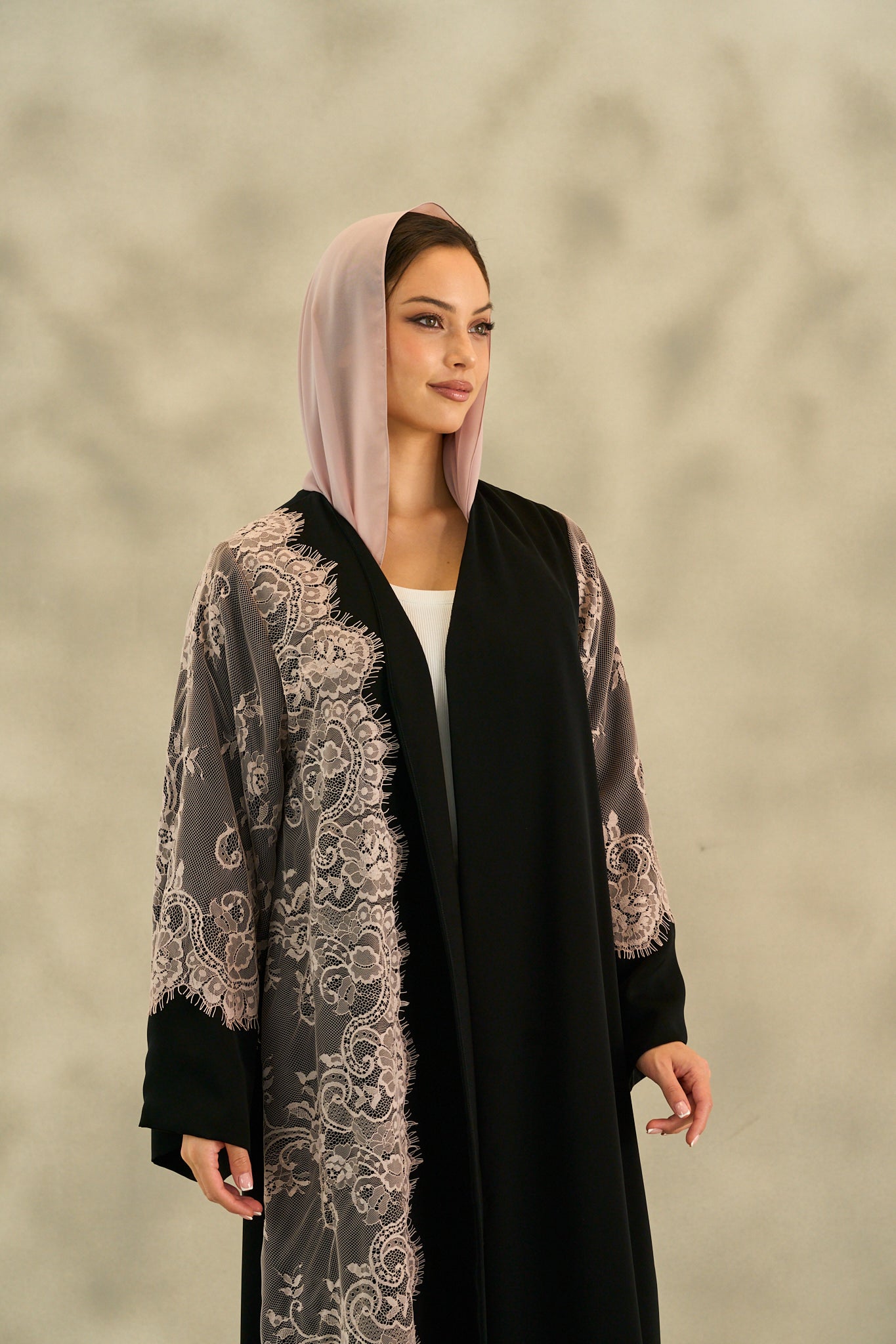 WINTER25LOOKA17 ABAYA - THE ORPHIC - MIRA Y MANO
