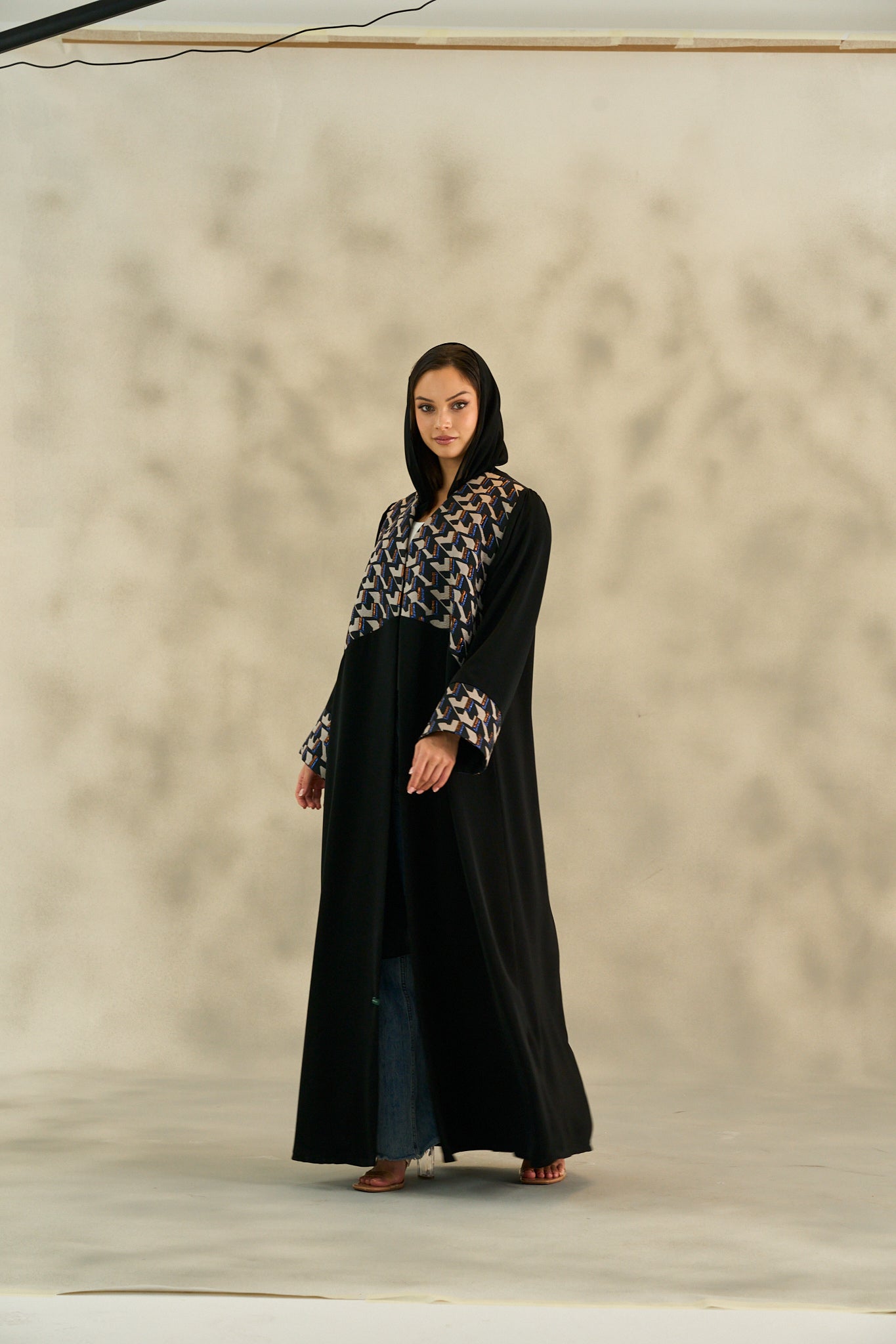 WINTER25LOOKA18 ABAYA - THE ORPHIC - MIRA Y MANO