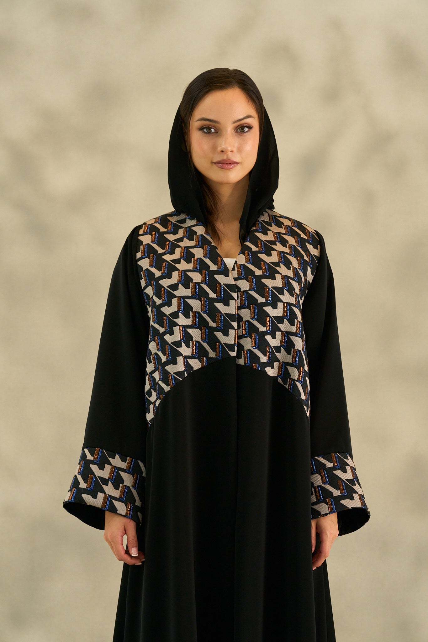 WINTER25LOOKA18 ABAYA - THE ORPHIC - MIRA Y MANO