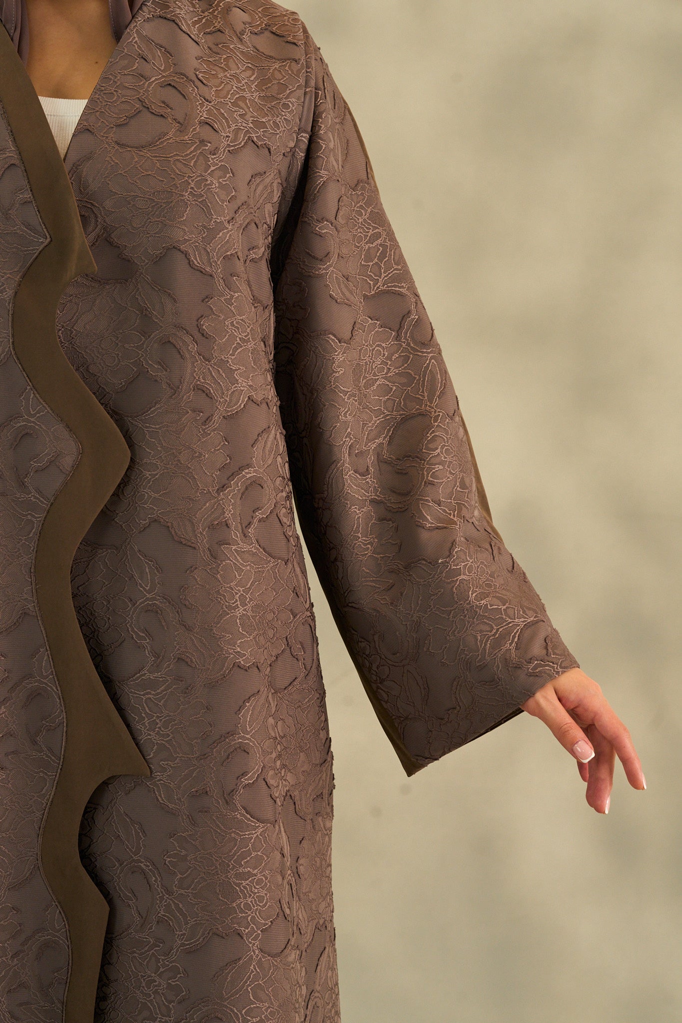 WINTER25LOOKA21 ABAYA - THE ORPHIC - MIRA Y MANO