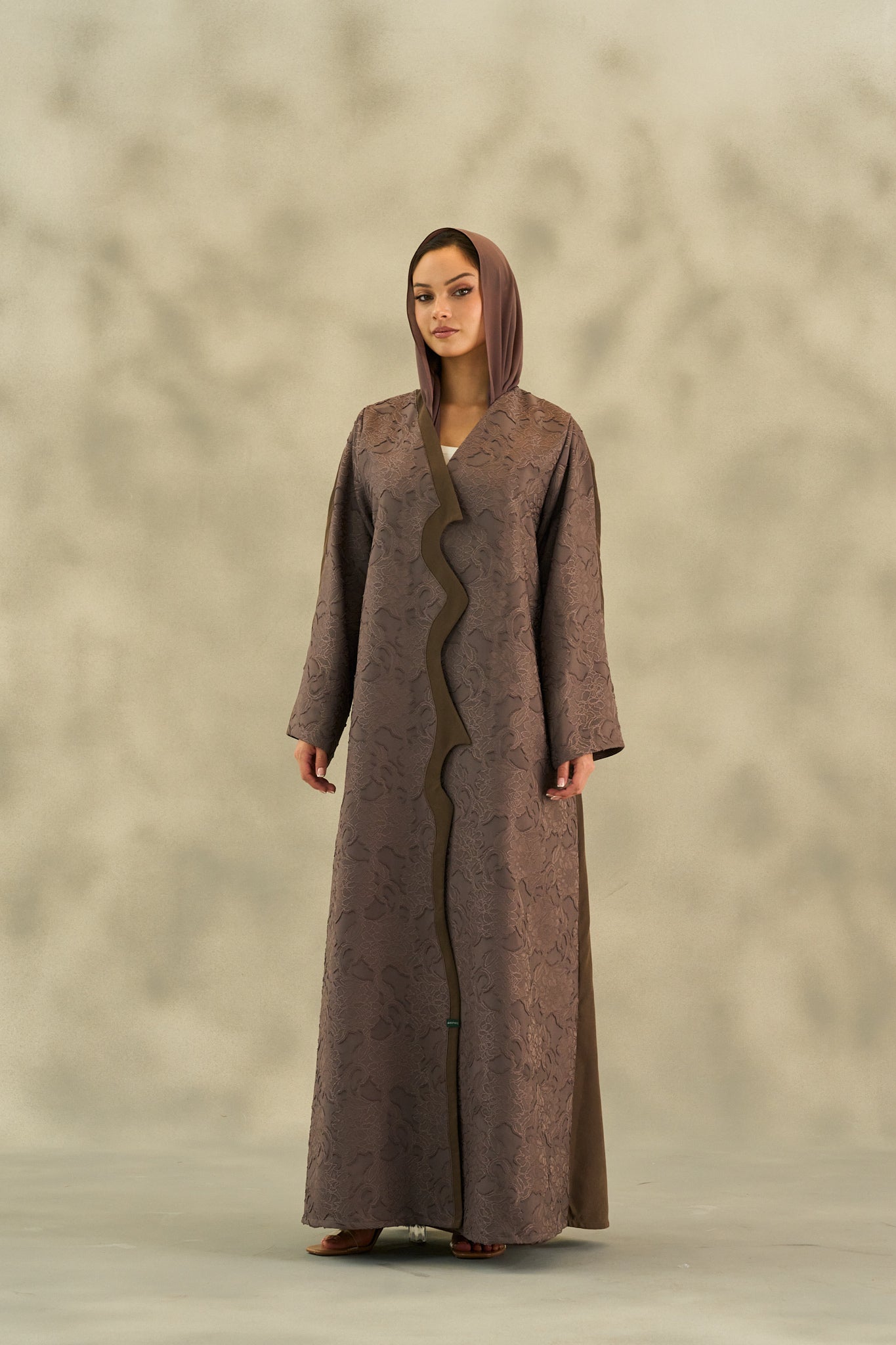 WINTER25LOOKA21 ABAYA - THE ORPHIC - MIRA Y MANO