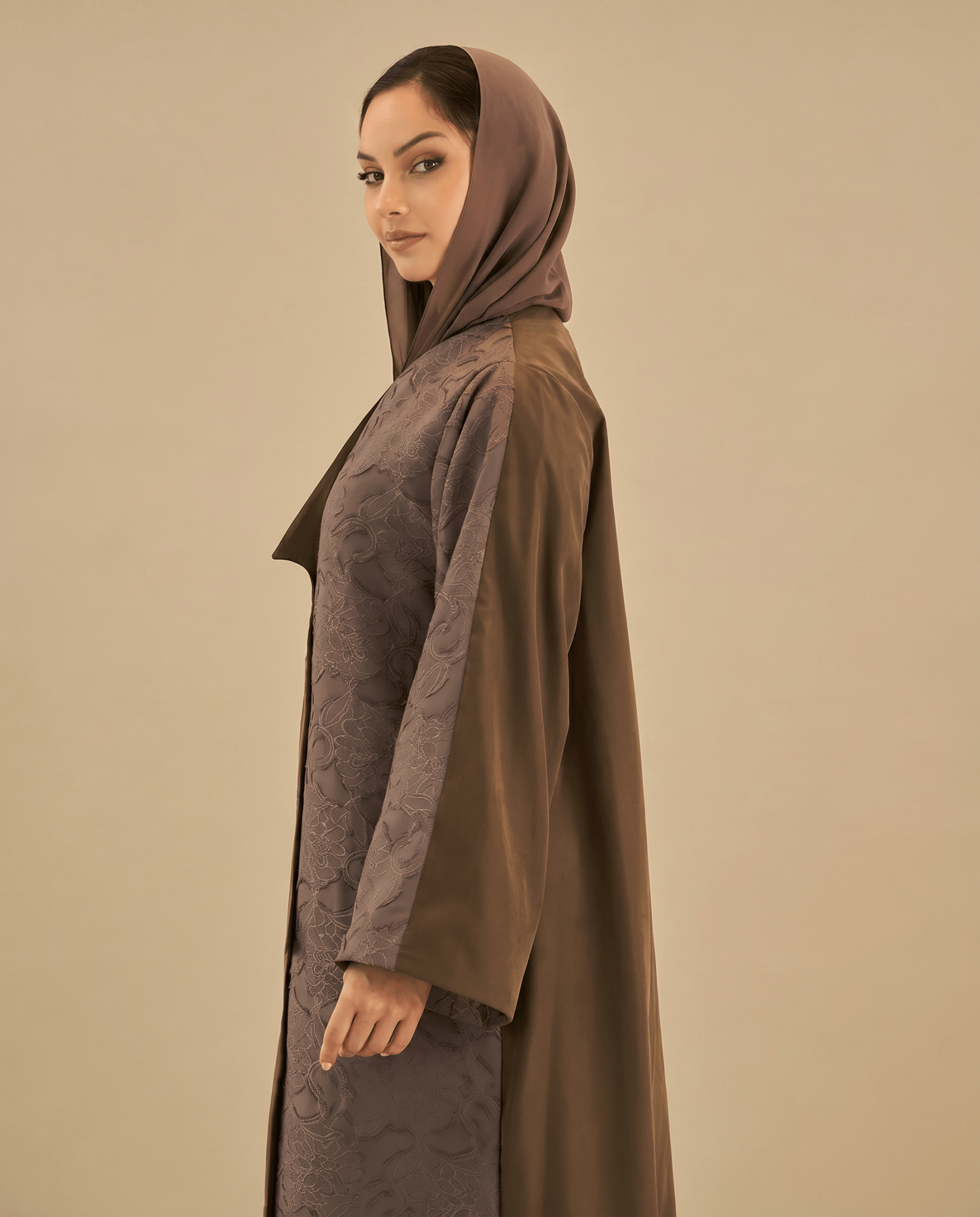 WINTER25LOOKA21 ABAYA - THE ORPHIC - MIRA Y MANO