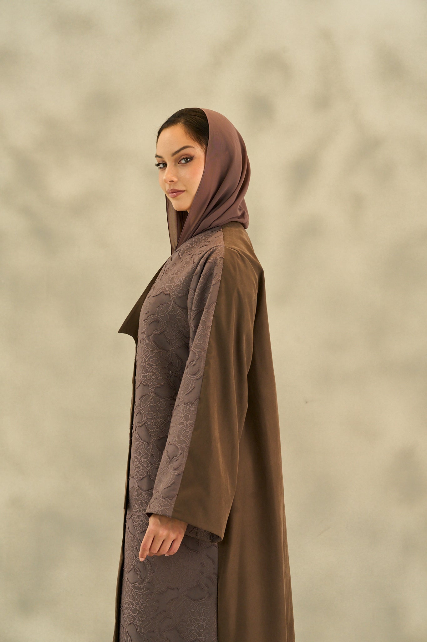 WINTER25LOOKA21 ABAYA - THE ORPHIC - MIRA Y MANO