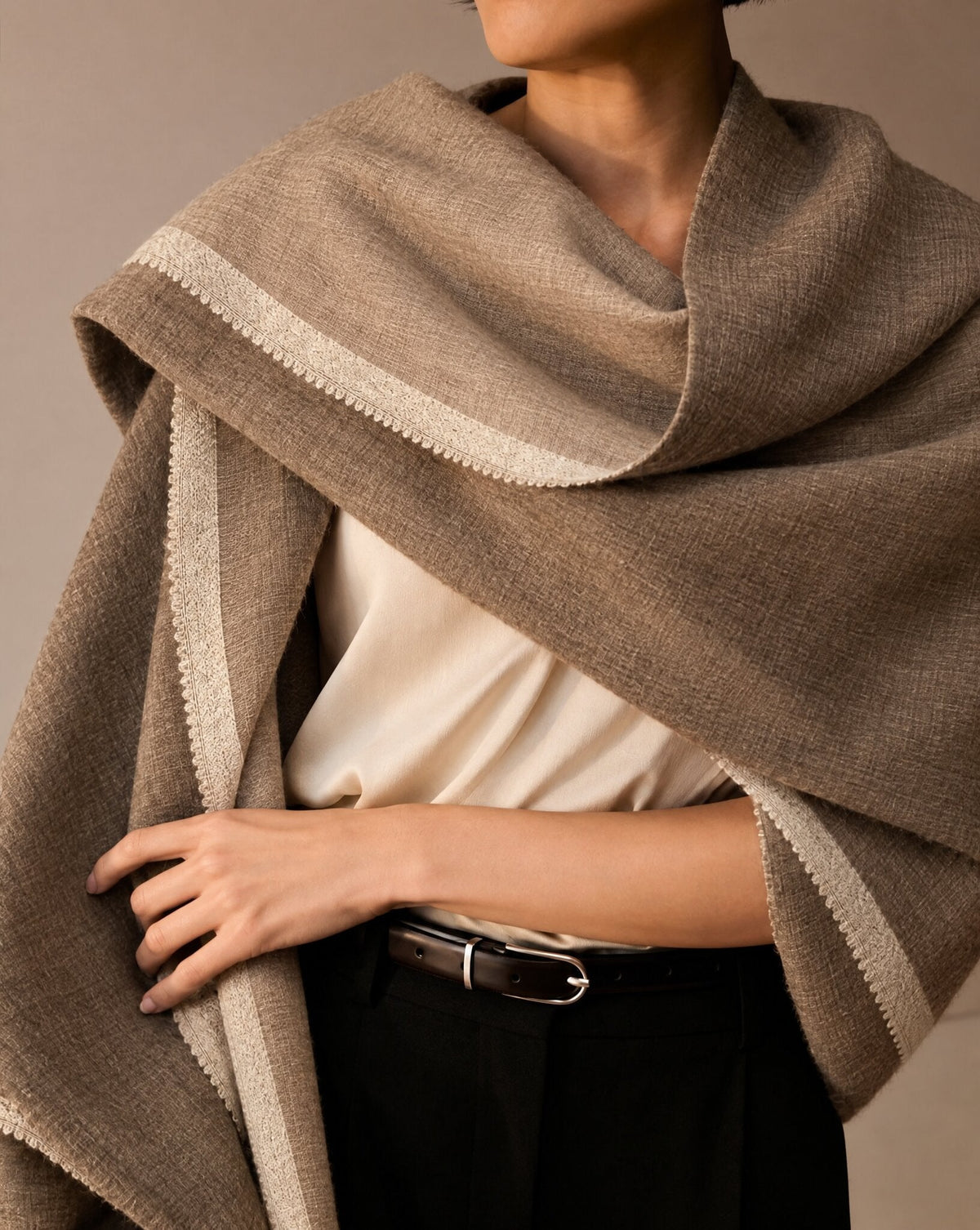 SS26PAS1 – Grey Cashmere Pashmina with Line Embroidery - MIRA Y MANO