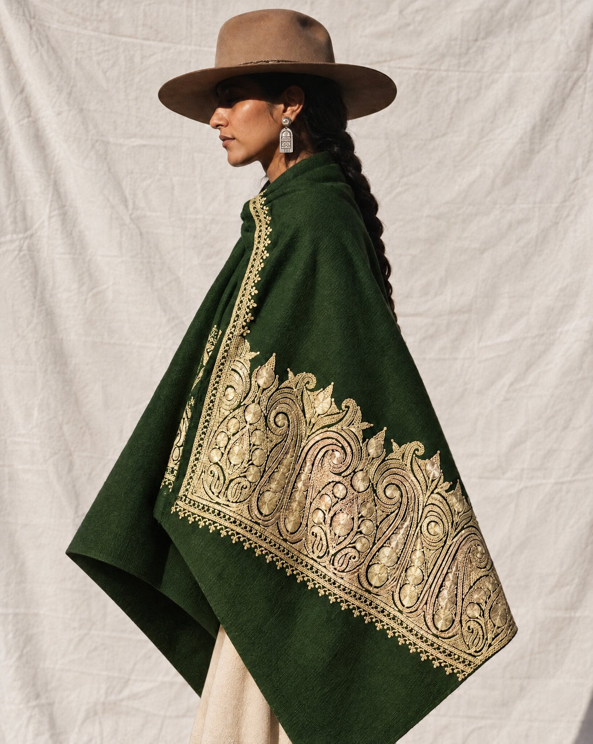 SS26PAS12 – Green Cashmere Pashmina with Zari Embroidery - MIRA Y MANO