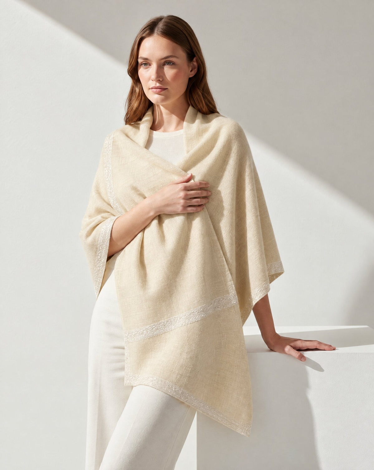 SS26PAS2 – Ivory Cashmere Pashmina with Line Embroidery - MIRA Y MANO