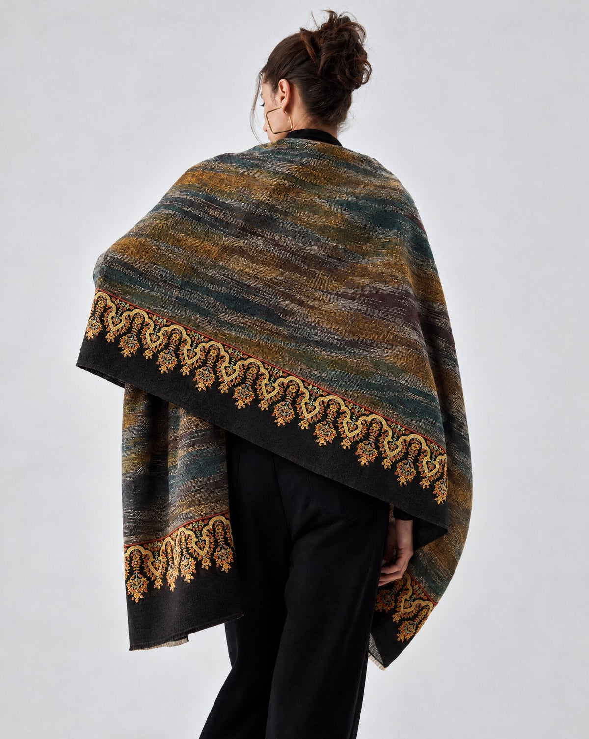 SS26PAS24 – Multicolour Cashmere Pashmina with Border Embroidery - MIRA Y MANO