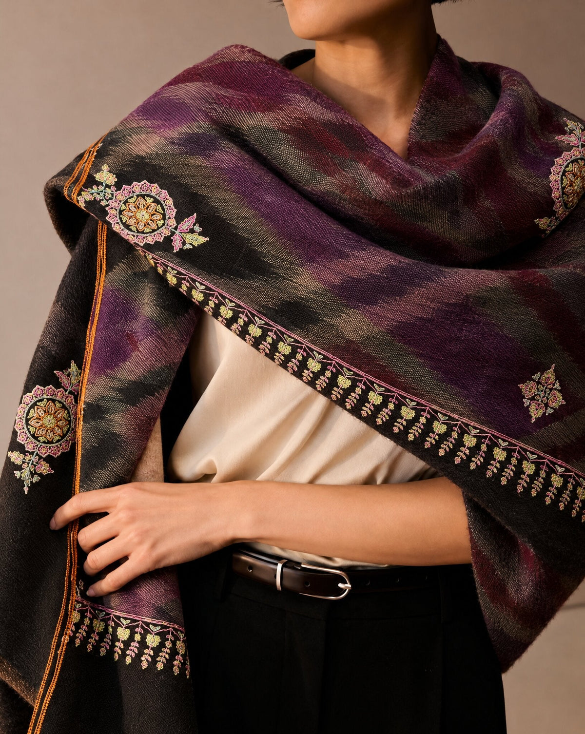 SS26PAS25 – Multicolour Cashmere Pashmina with Border Embroidery - MIRA Y MANO