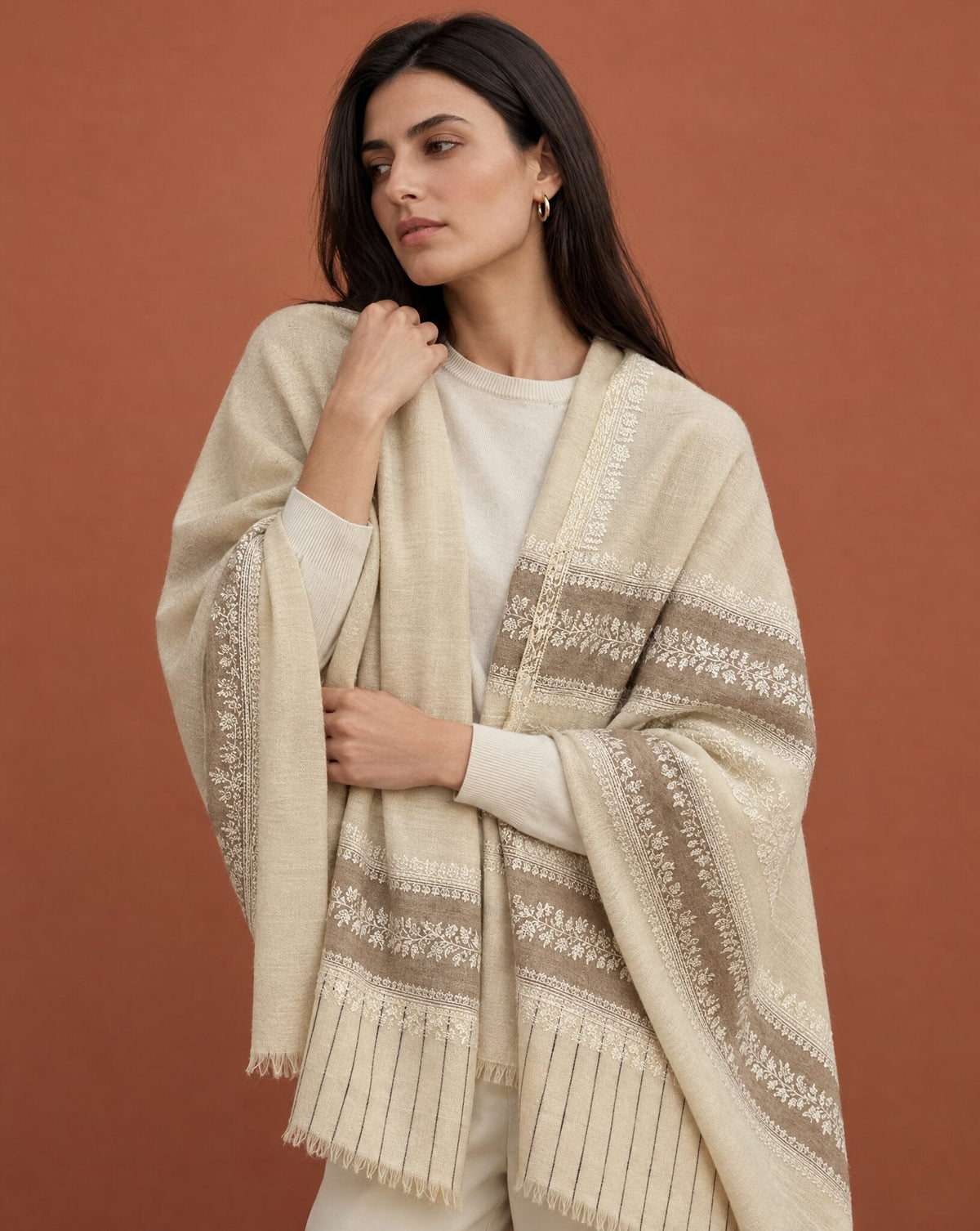 SS26PAS42 – Beige Cashmere Pashmina with Border Embroidery - MIRA Y MANO