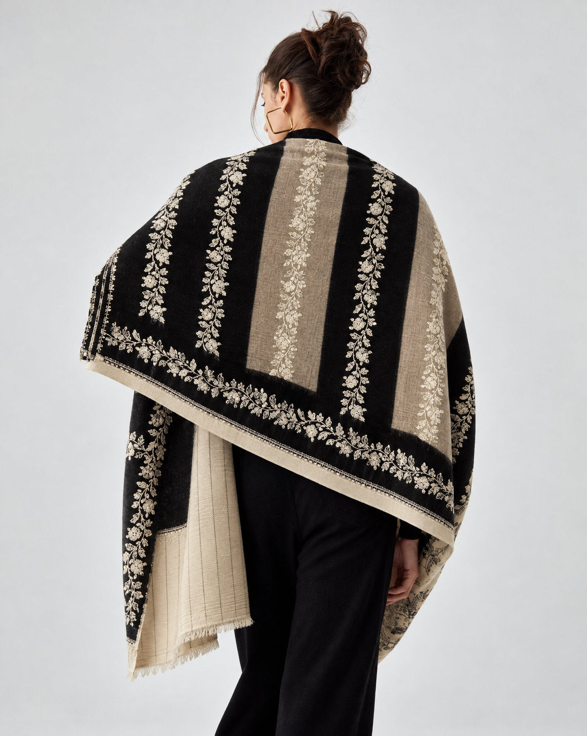 SS26PAS49 – Black Cashmere Pashmina with All-Over Embroidery - MIRA Y MANO