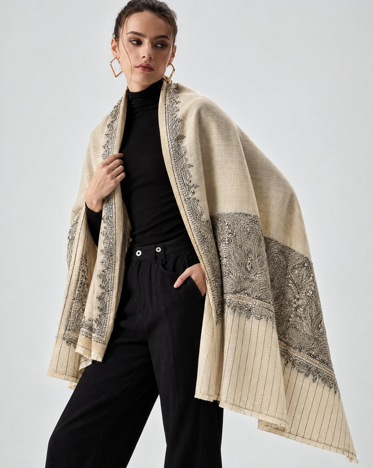 SS26PAS7 – Beige Cashmere Pashmina with Zari Embroidery - MIRA Y MANO
