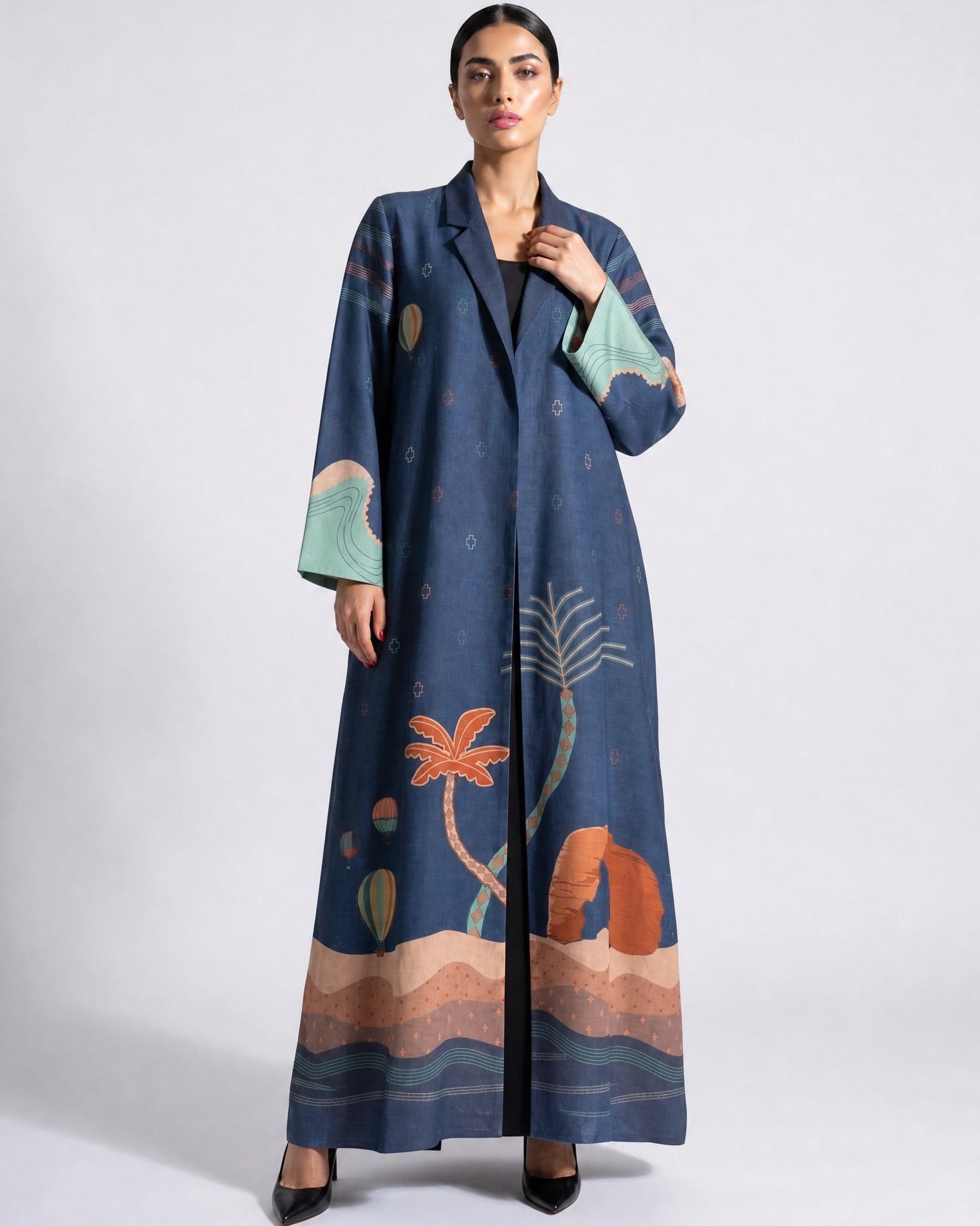 AULHO - BL ABAYA - THE UNTITLED PROJECT - MIRA Y MANO