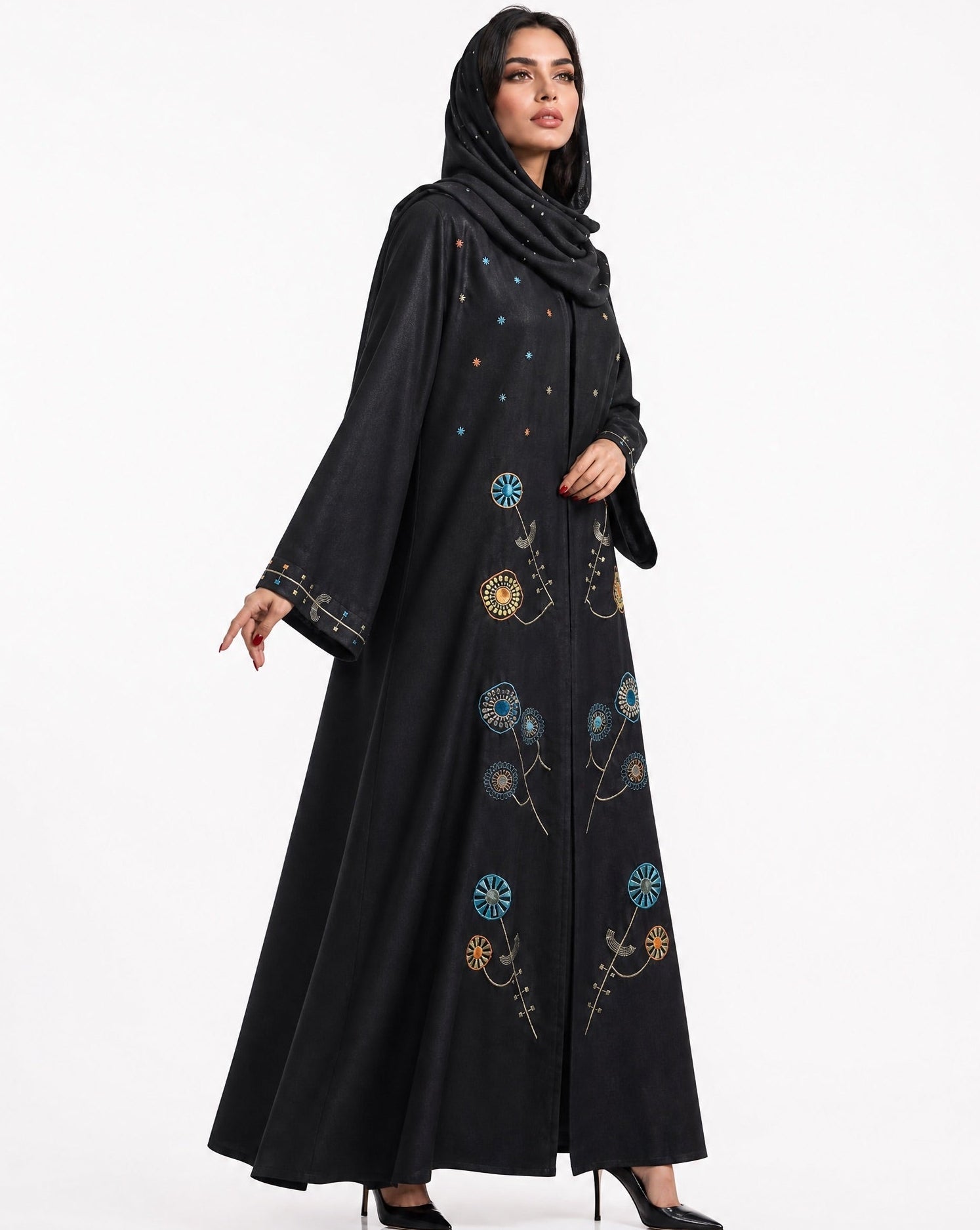 AURORA ABAYA - THE UNTITLED PROJECT - MIRA Y MANO