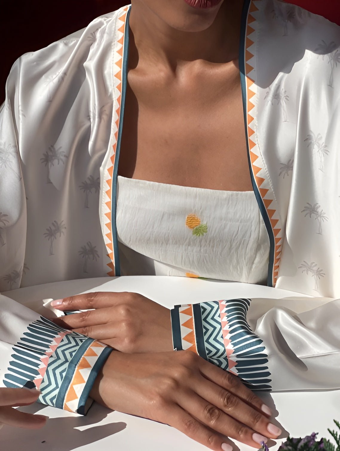 LAST SEEN IN CAPRI ABAYA - THE UNTITLED PROJECT - MIRA Y MANO