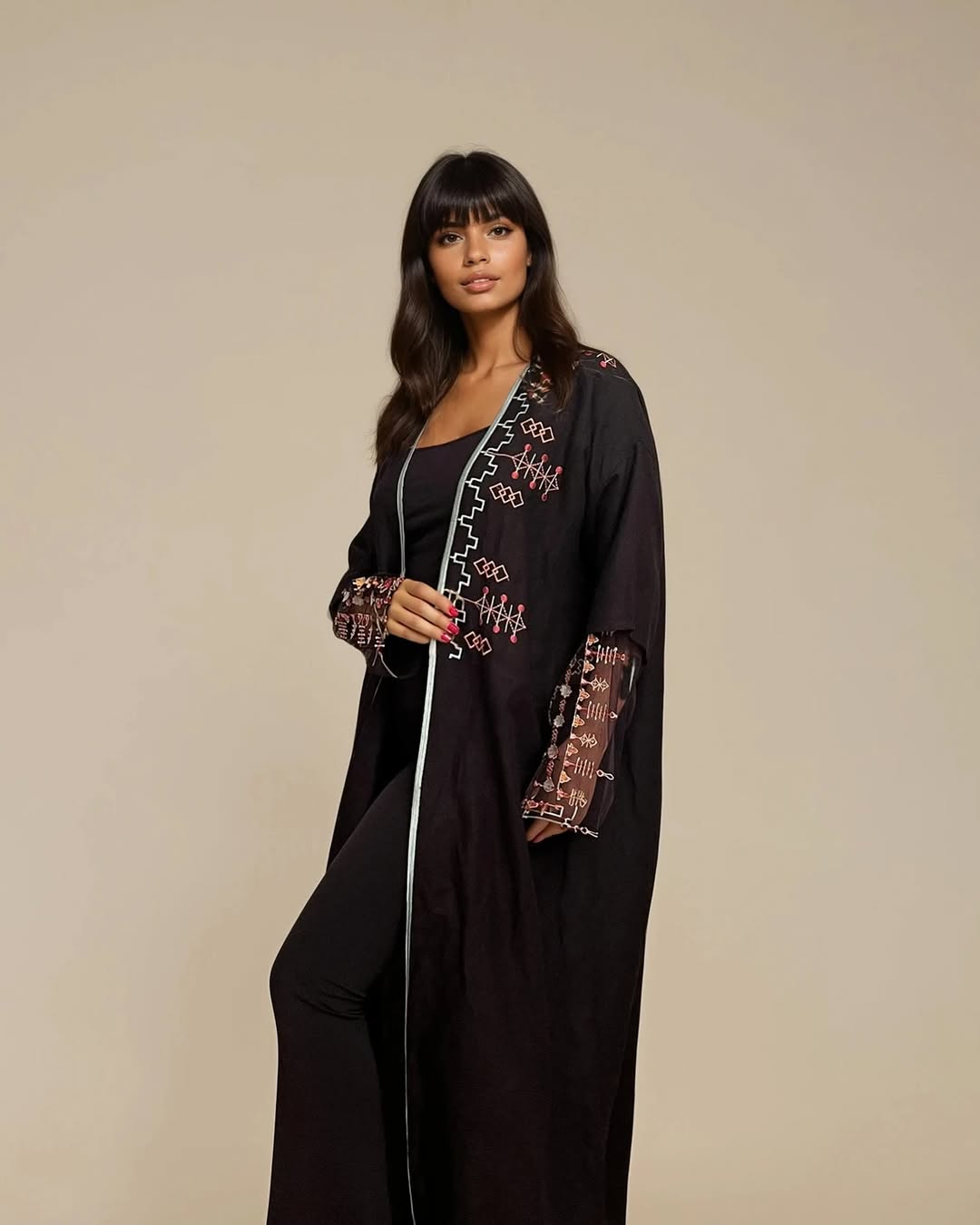 PROUD SAUDI ABAYA - THE UNTITLED PROJECT - MIRA Y MANO