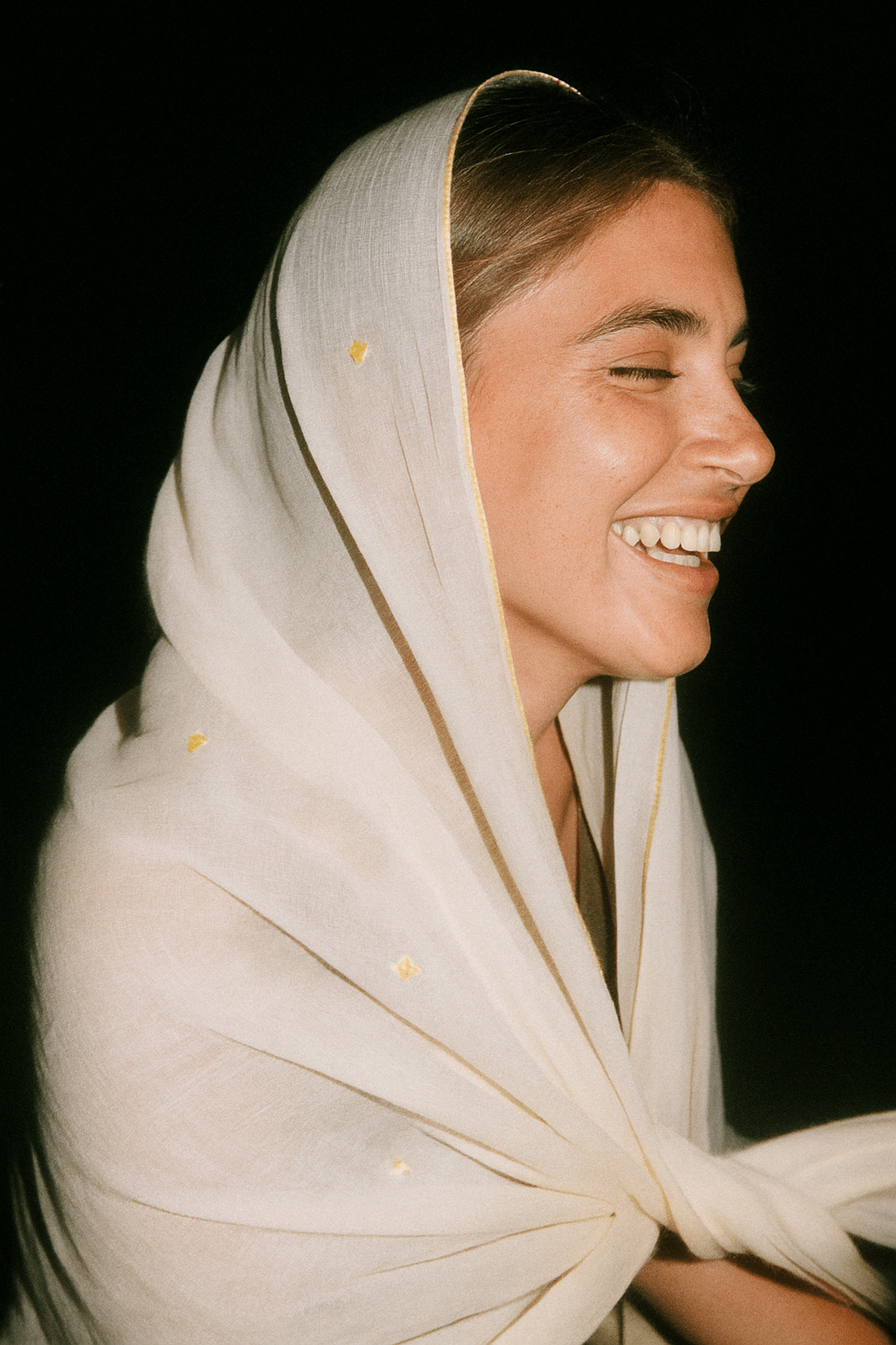 THE GYPSY - BG SCARF - THE UNTITLED PROJECT - MIRA Y MANO