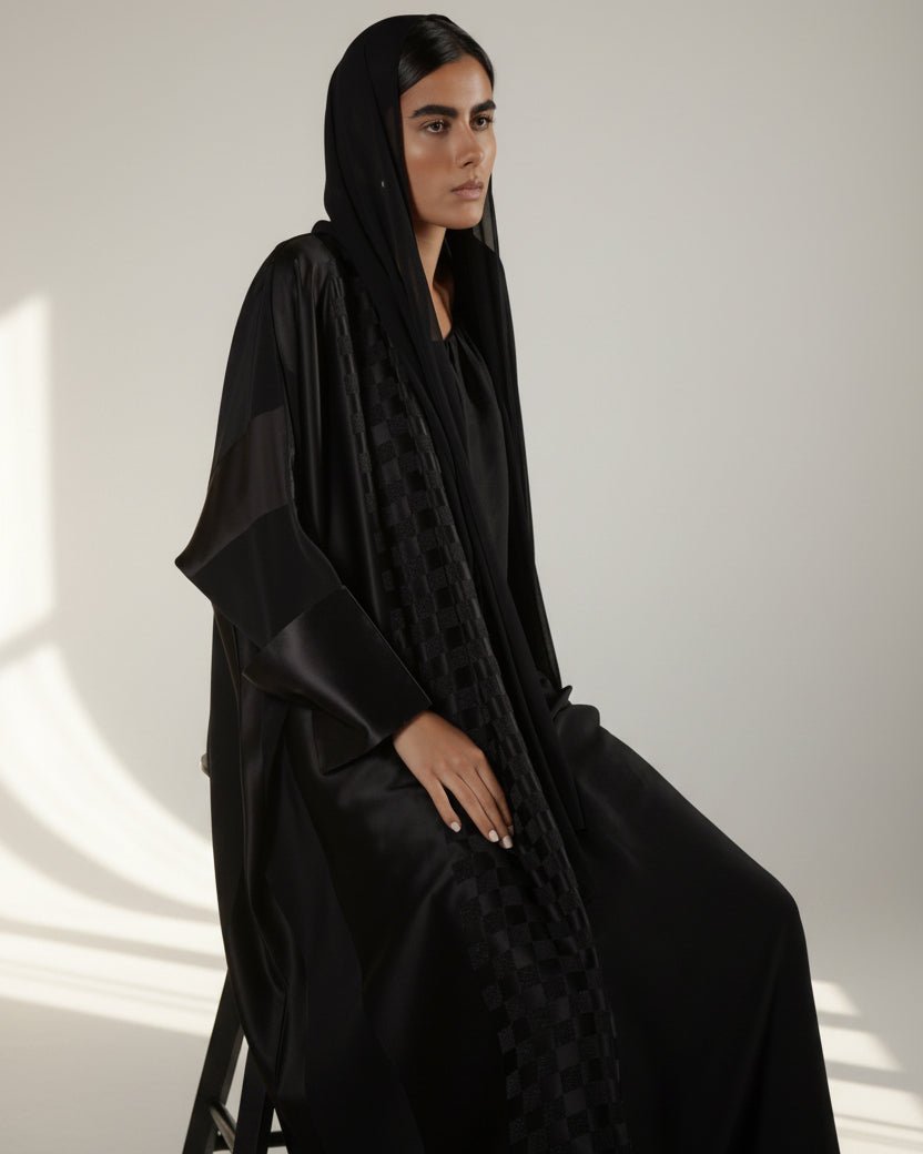 CHECKERED PATTERN ABAYA - THHABAH - MIRA Y MANO