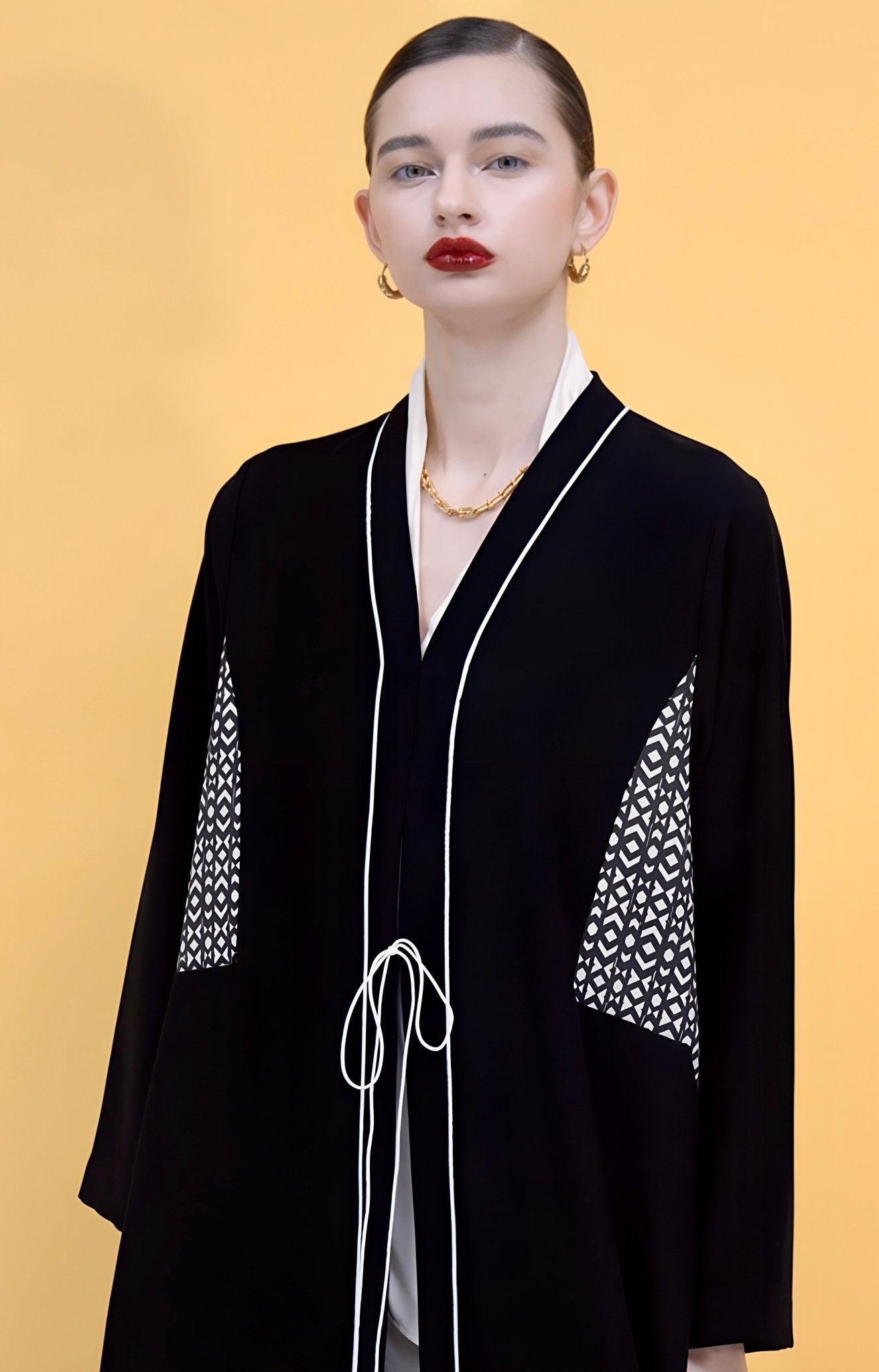CODE - 0319 - A ABAYA - ZAH DESIGN - MIRA Y MANO