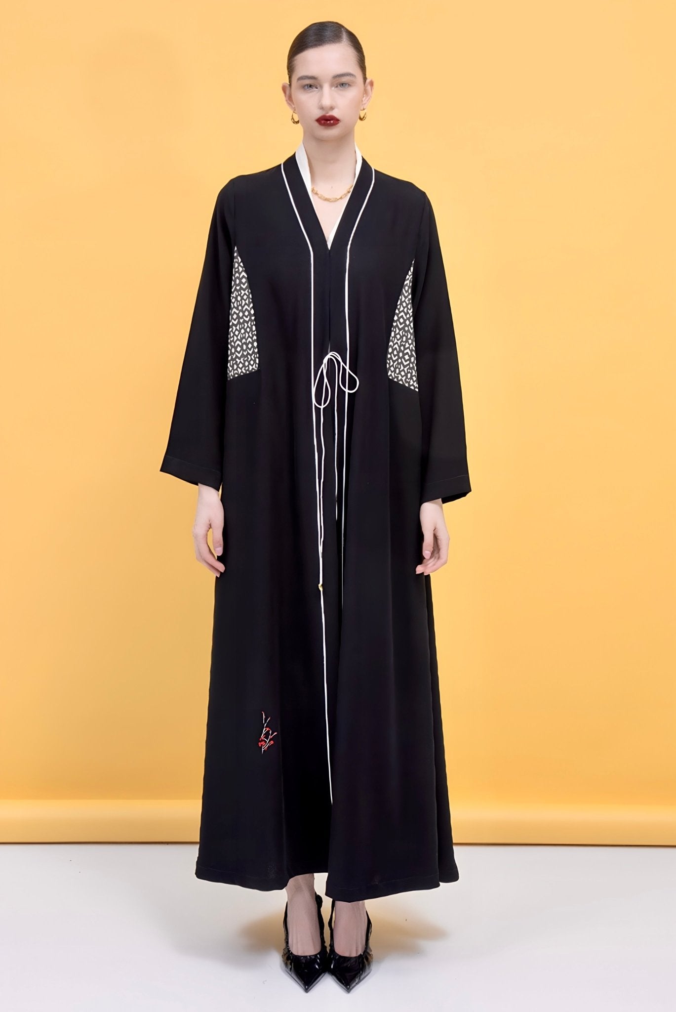 CODE - 0319 - A ABAYA - ZAH DESIGN - MIRA Y MANO