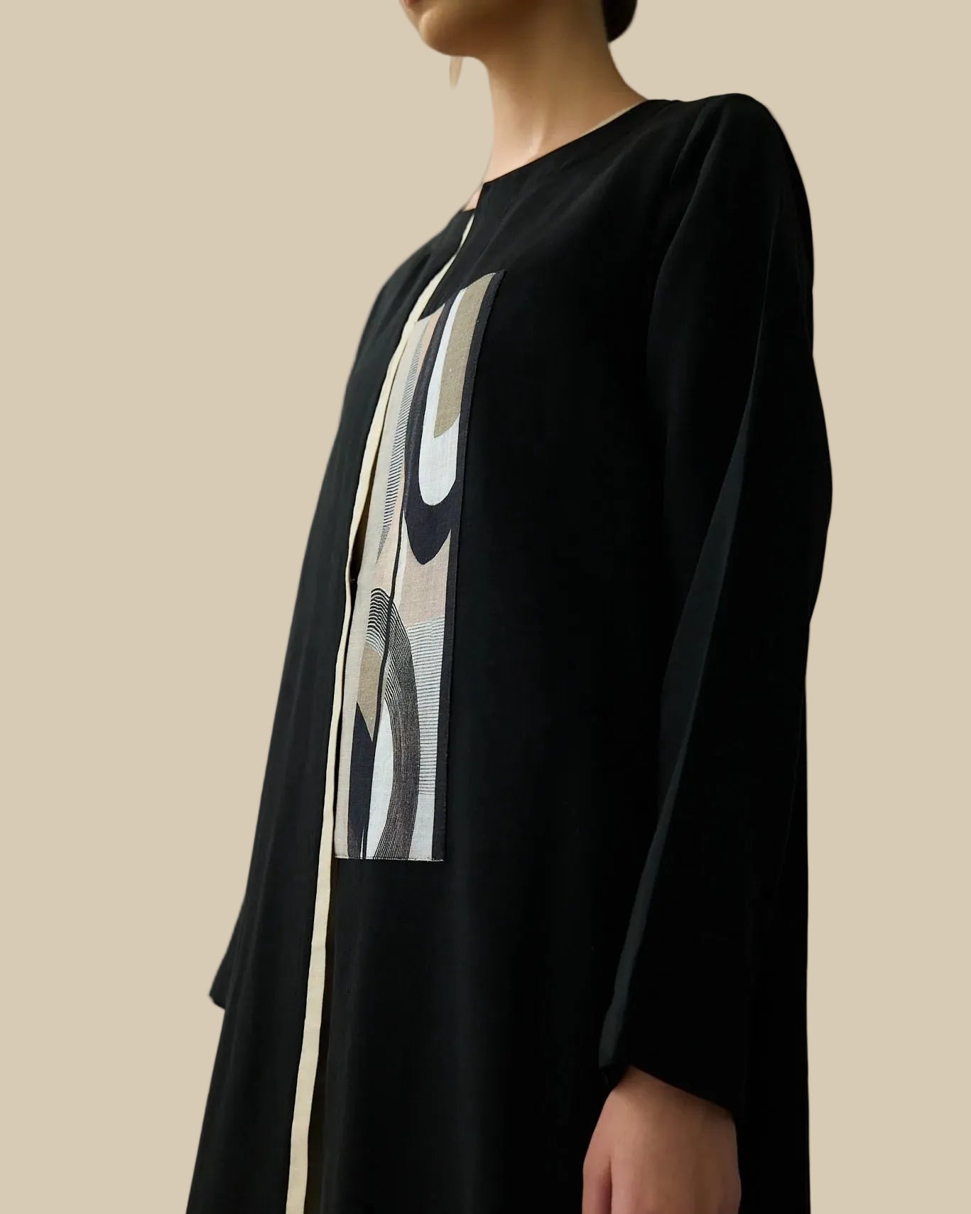 CODE-0330-Black Crepe Abaya - ZAH DESIGN - MIRA Y MANO