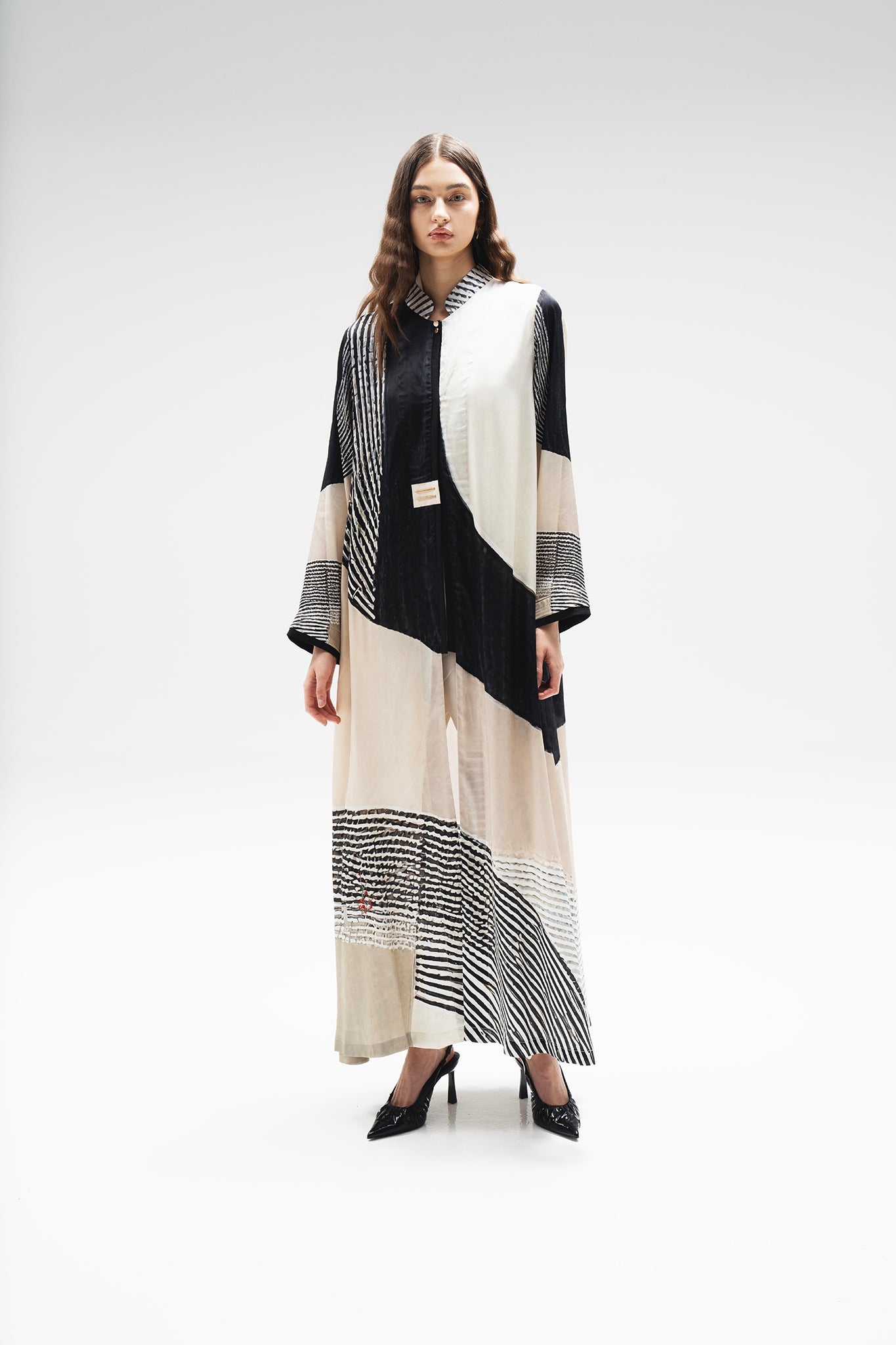 CODE - 0355 ABAYA - ZAH DESIGN - MIRA Y MANO