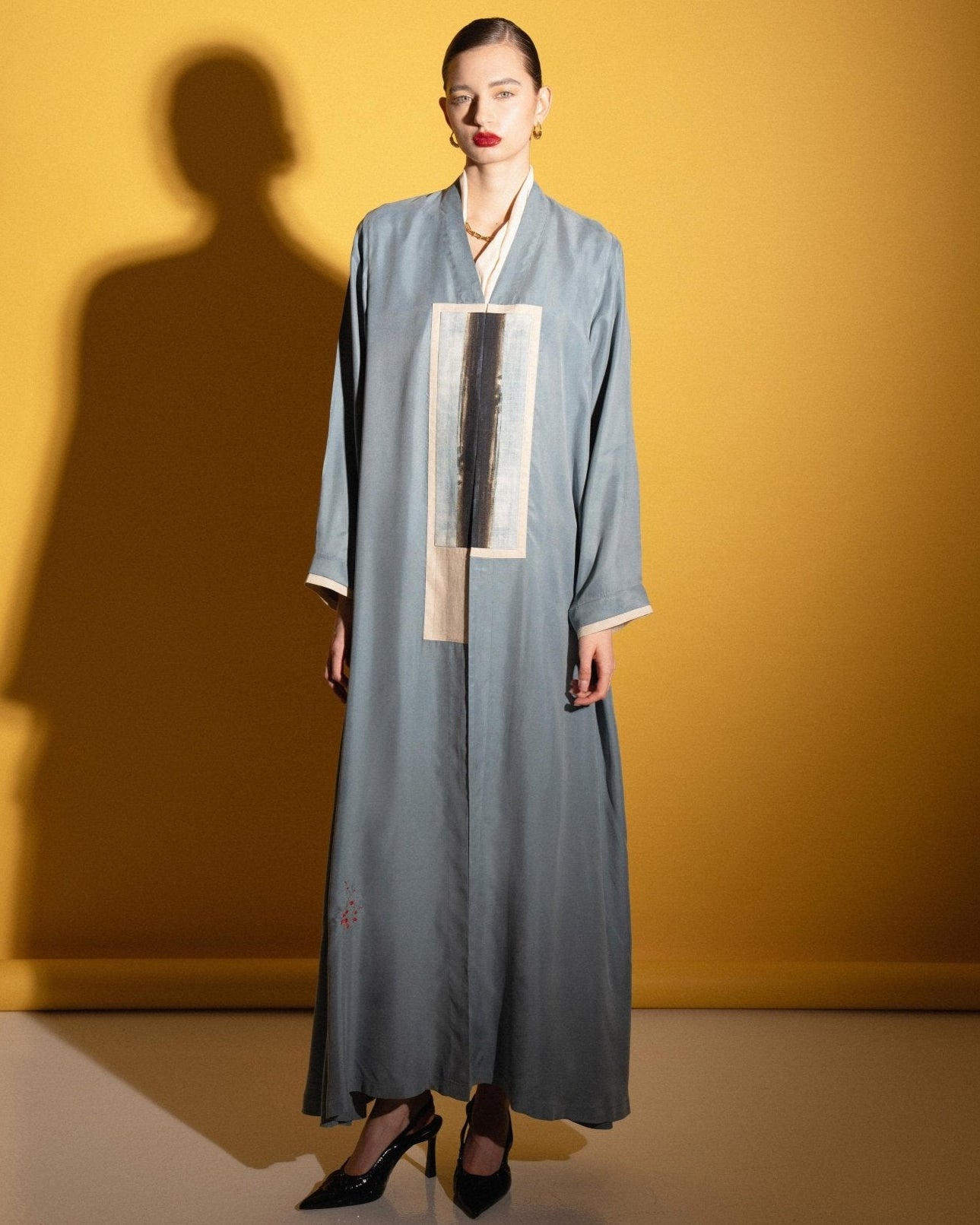 CODE - 0361 ABAYA - ZAH DESIGN - MIRA Y MANO