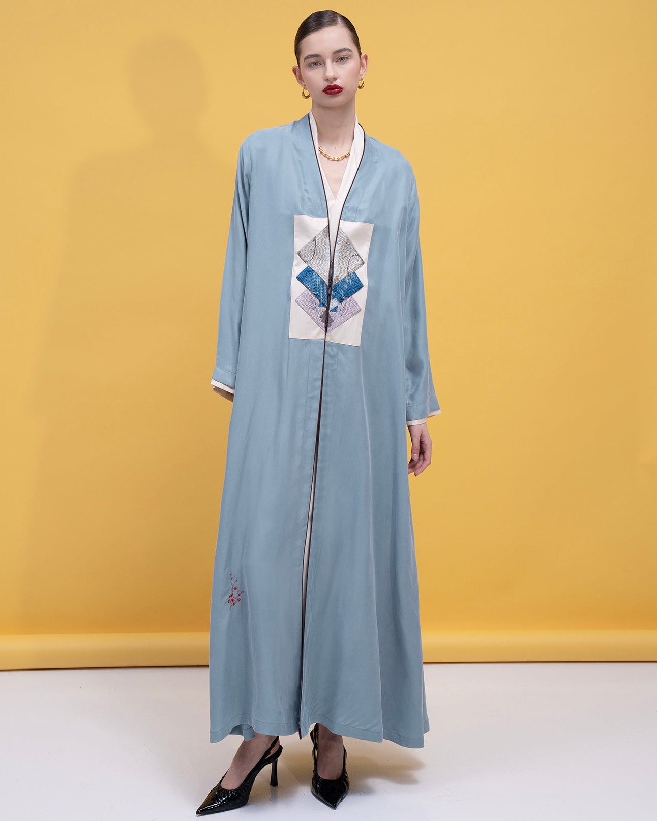 CODE - 0366 ABAYA - ZAH DESIGN - MIRA Y MANO