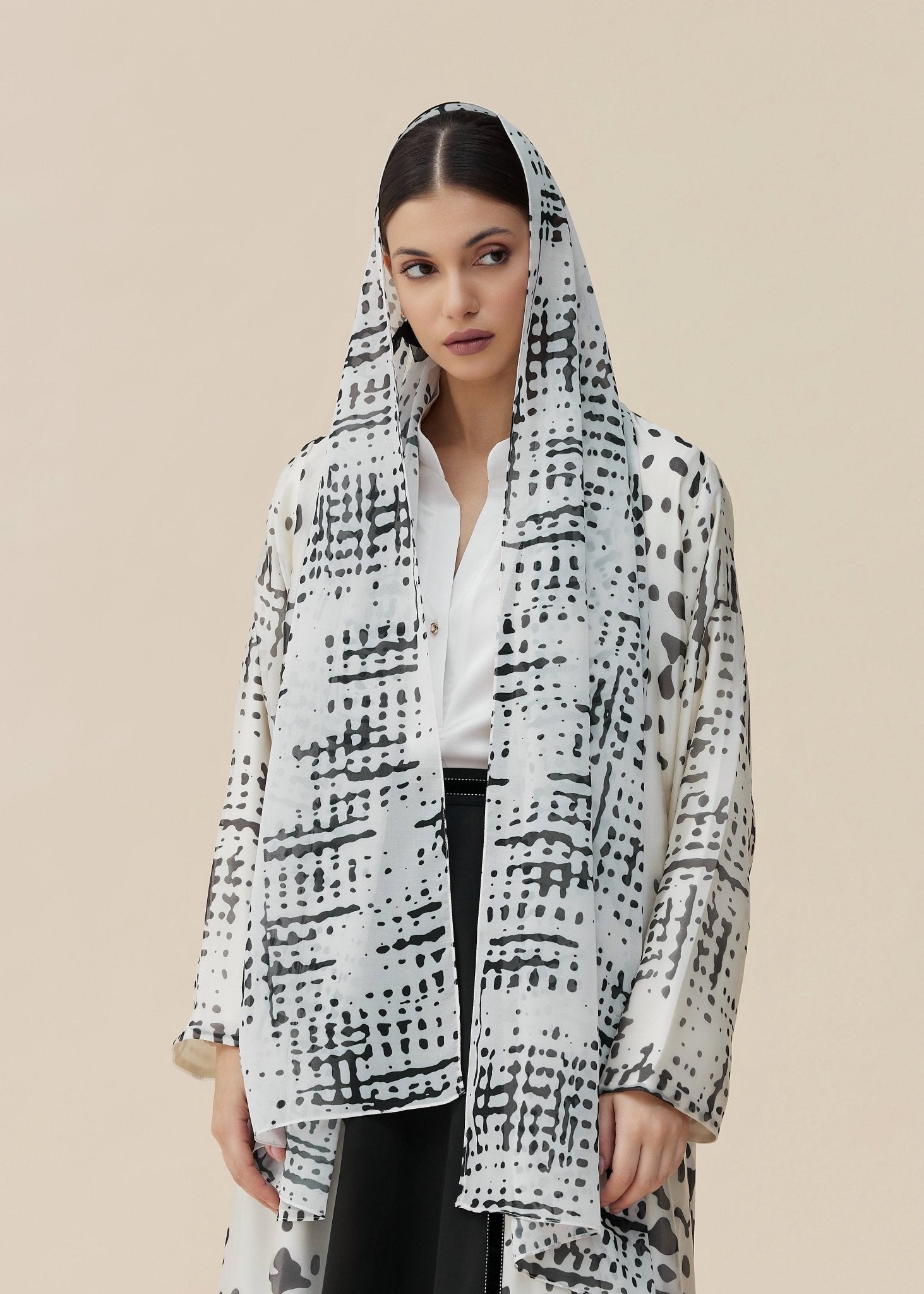 CODE - 0411 ABAYA - ZAH DESIGN - MIRA Y MANO