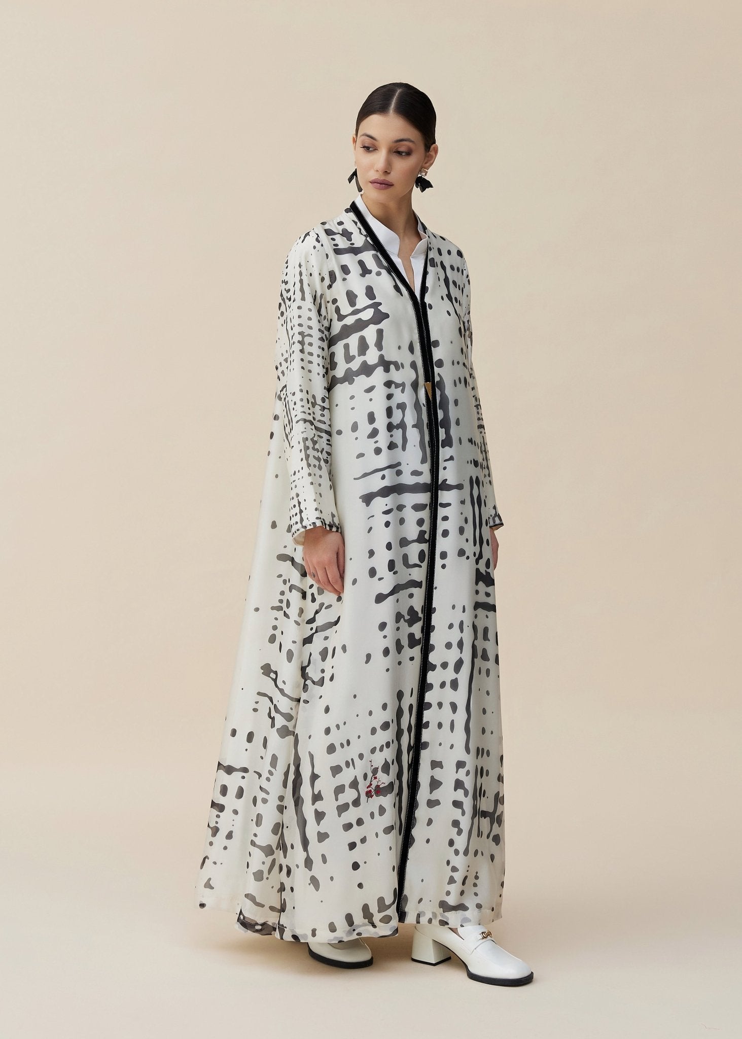 CODE - 0411 ABAYA - ZAH DESIGN - MIRA Y MANO