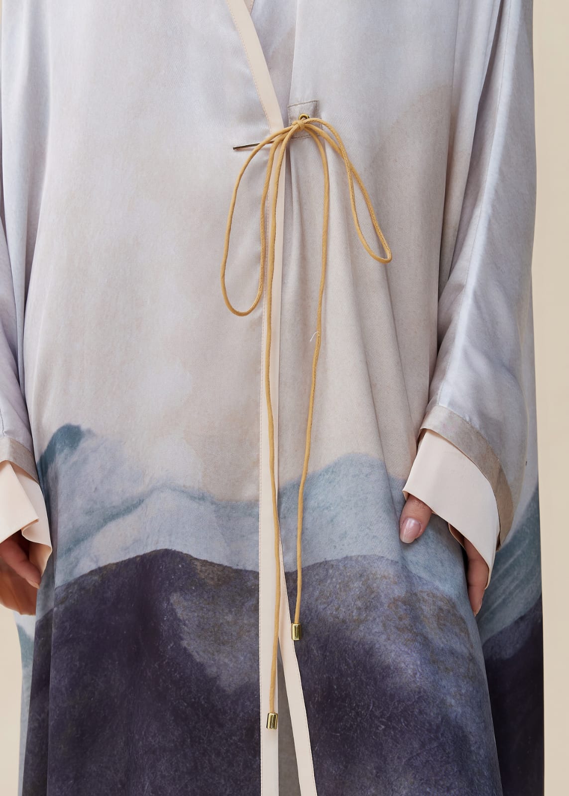 CODE - 0413 ABAYA - ZAH DESIGN - MIRA Y MANO