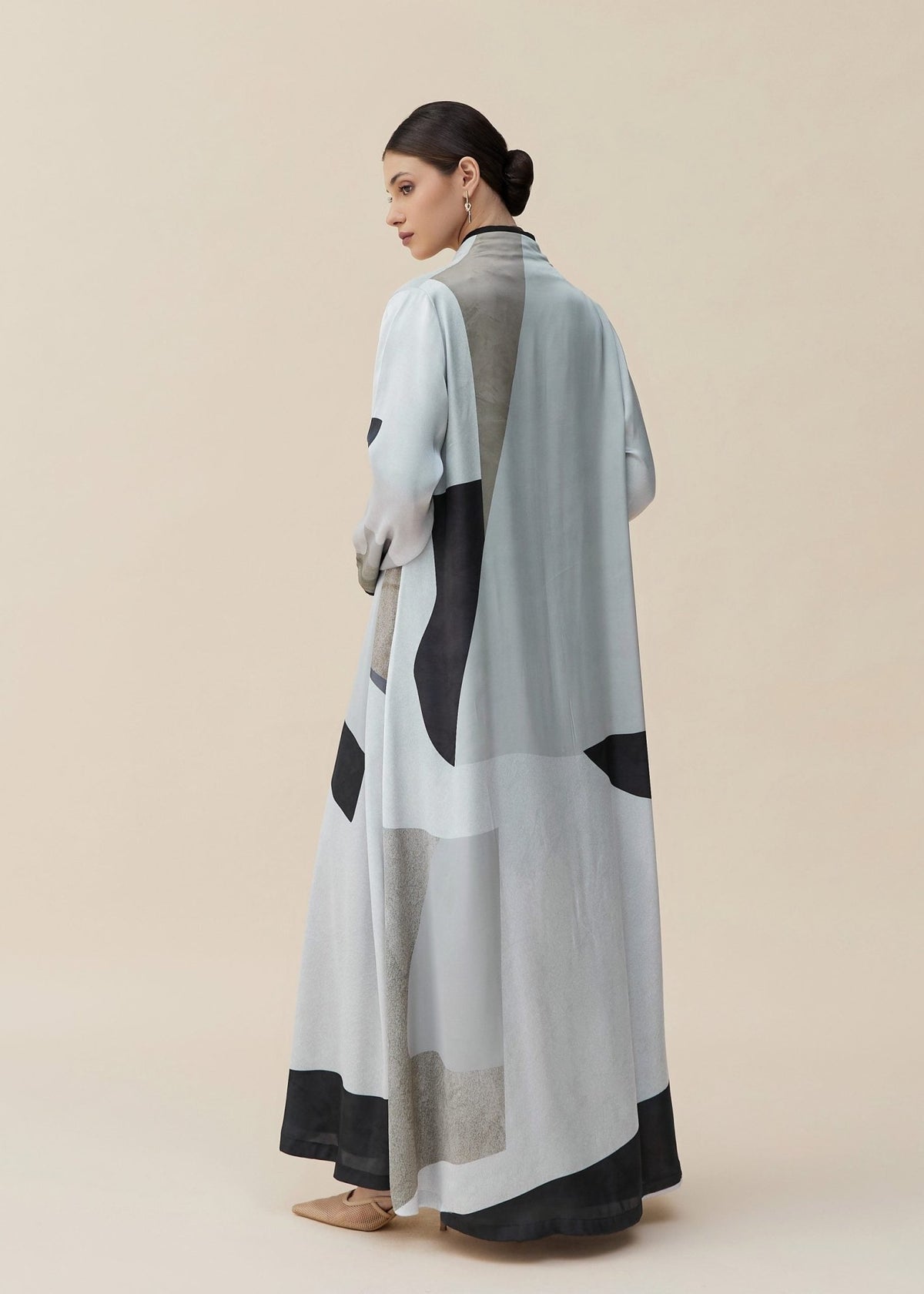 CODE - 0418 ABAYA - MIRA Y MANO