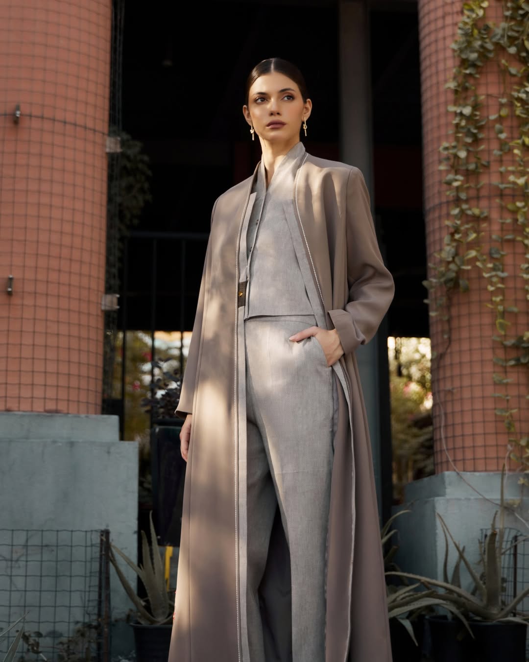 CODE - 0422 ABAYA - ZAH DESIGN - MIRA Y MANO