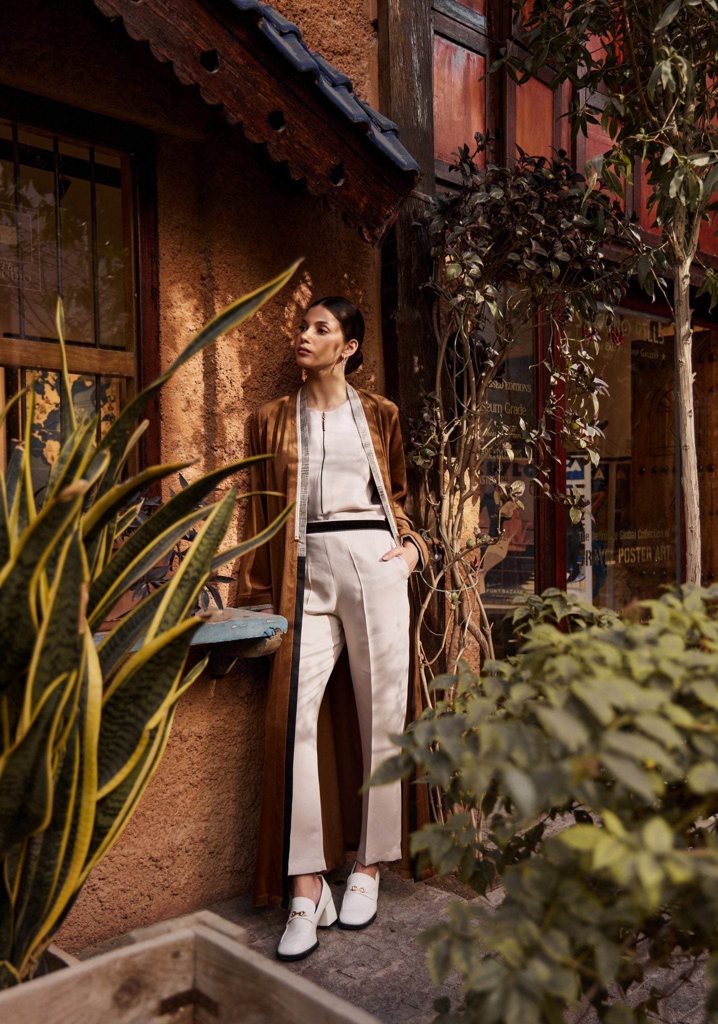 CODE - 0427 ABAYA - ZAH DESIGN - MIRA Y MANO