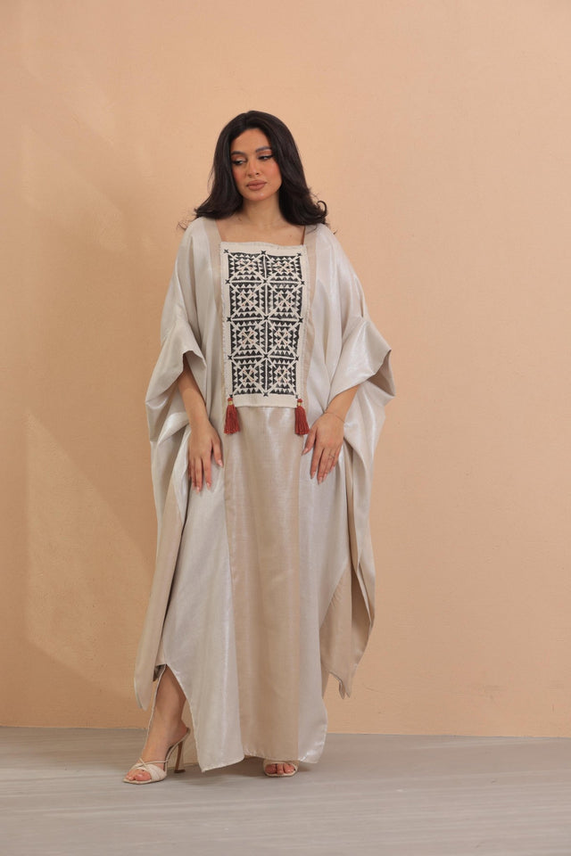 R25ZAY051 - BEI KAFTAN - ZAYLOONA - MIRA Y MANO