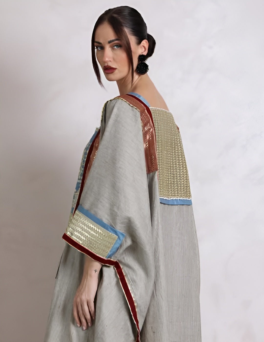 R26ZAY080 - GRA KAFTAN - ZAYLOONA - MIRA Y MANO