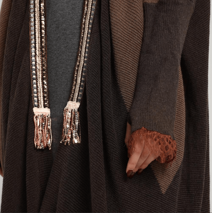 BROWN SIGNATURE ABAYA - ZIYA - MIRA Y MANO