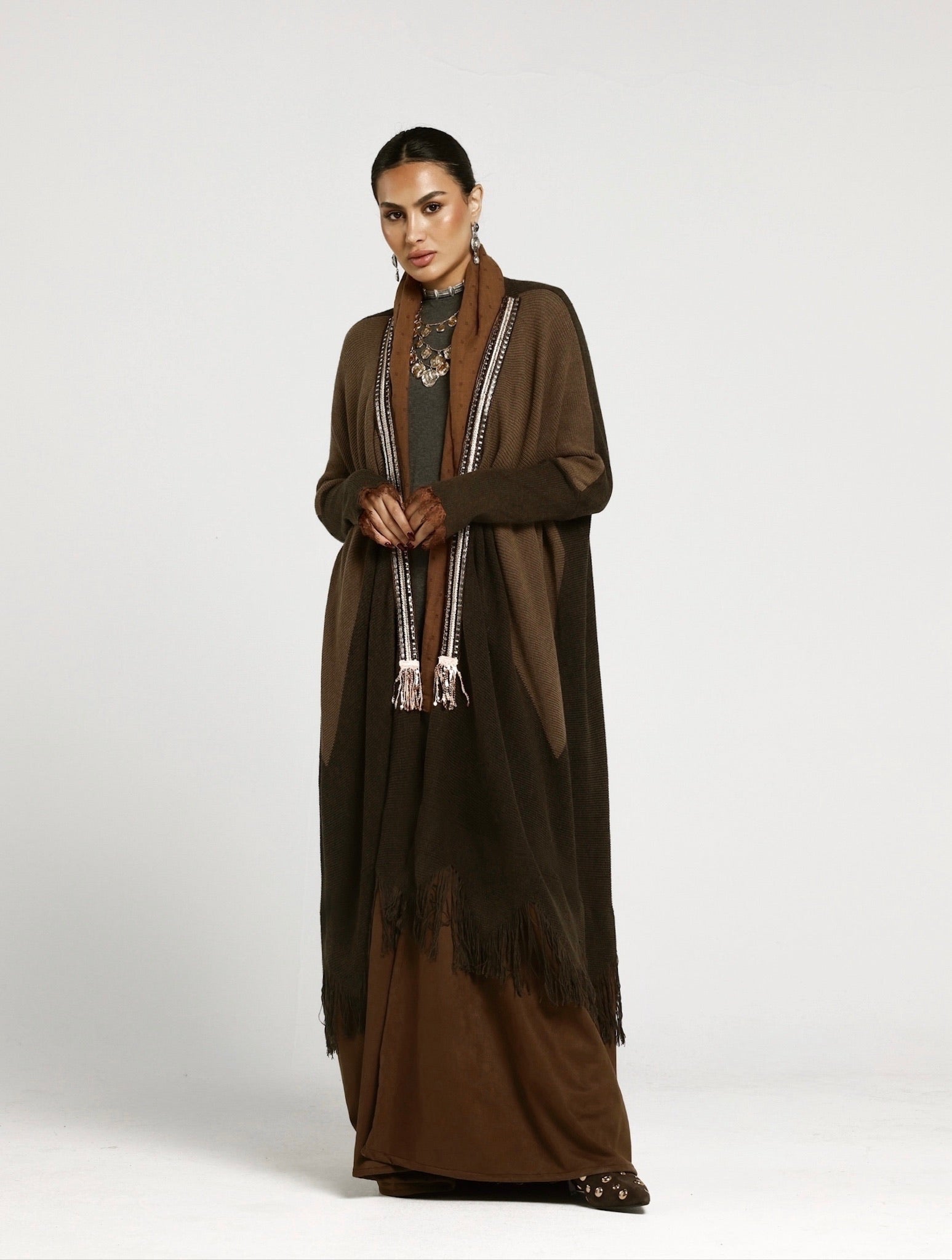 BROWN SIGNATURE ABAYA - ZIYA - MIRA Y MANO