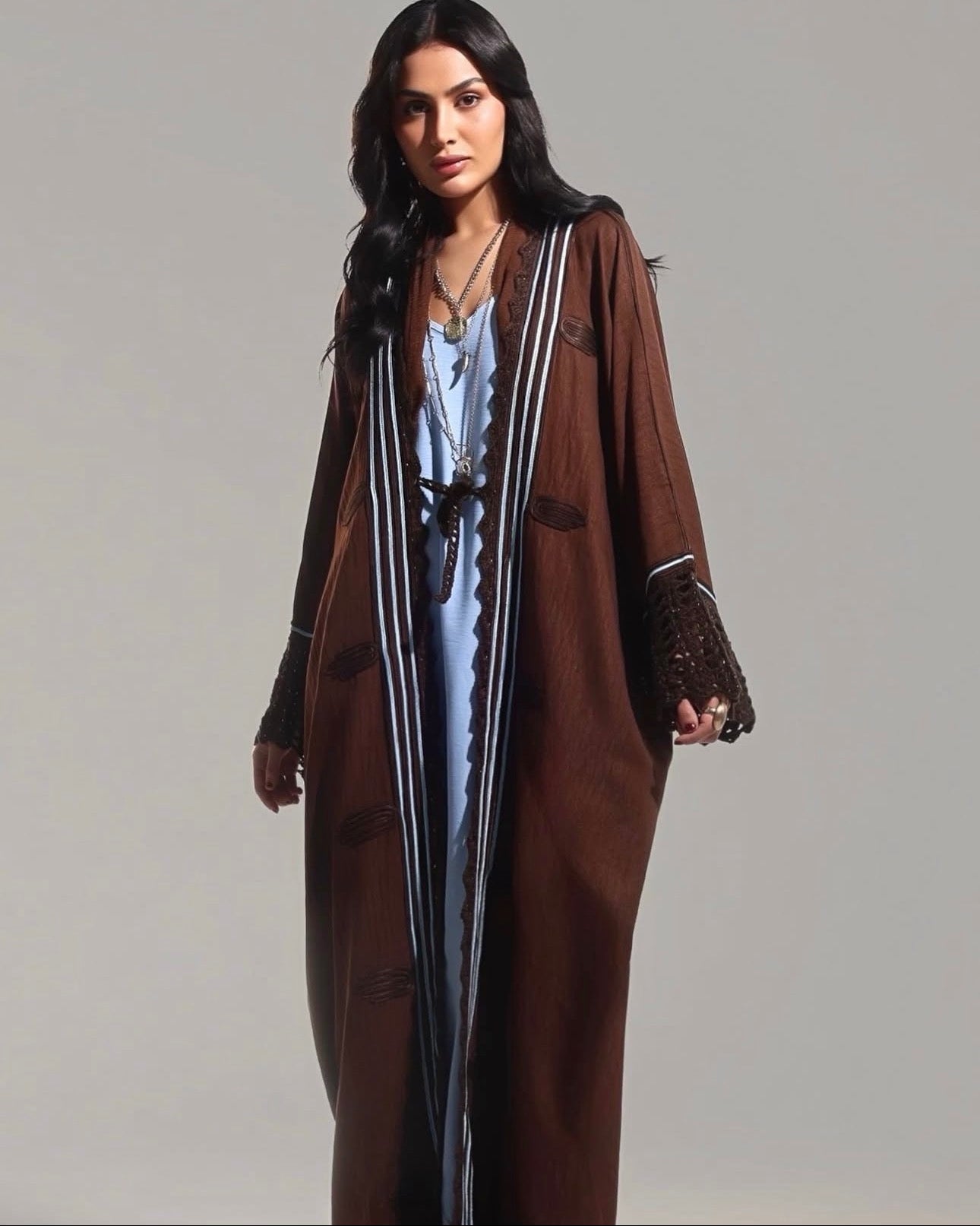 COCOA ABAYA - ZIYA - MIRA Y MANO