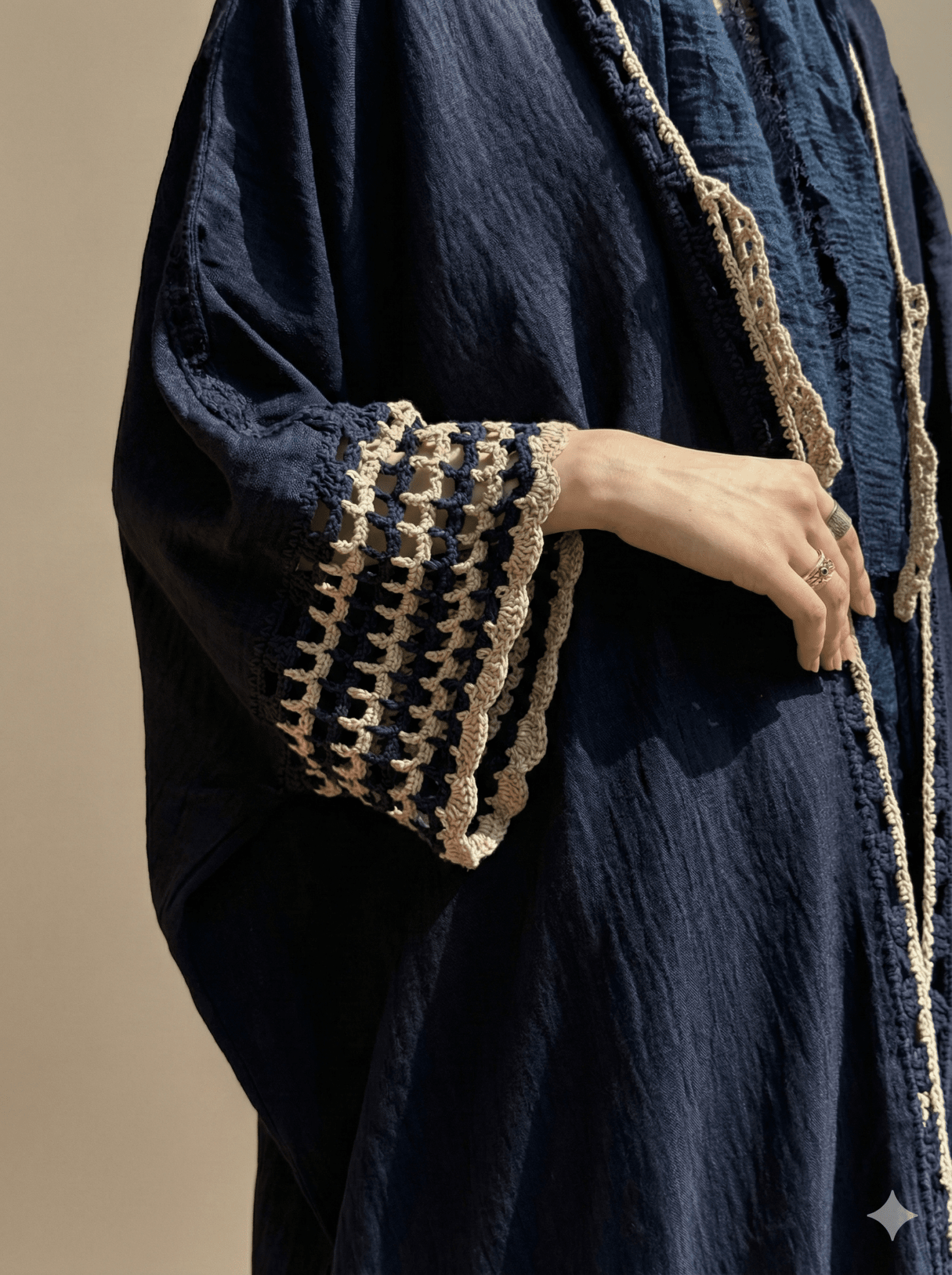 NEELA ABAYA - ZIYA - MIRA Y MANO