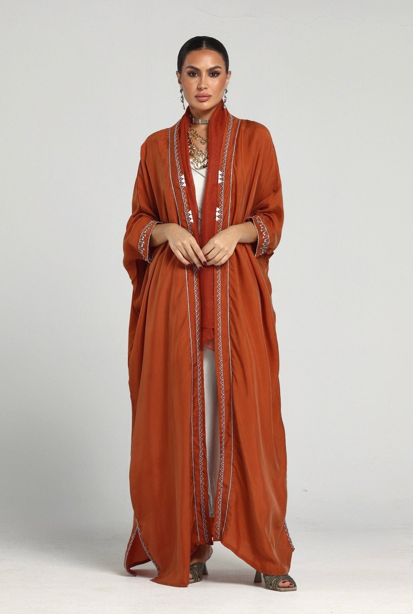 TERRACOTTA ABAYA - ZIYA - MIRA Y MANO