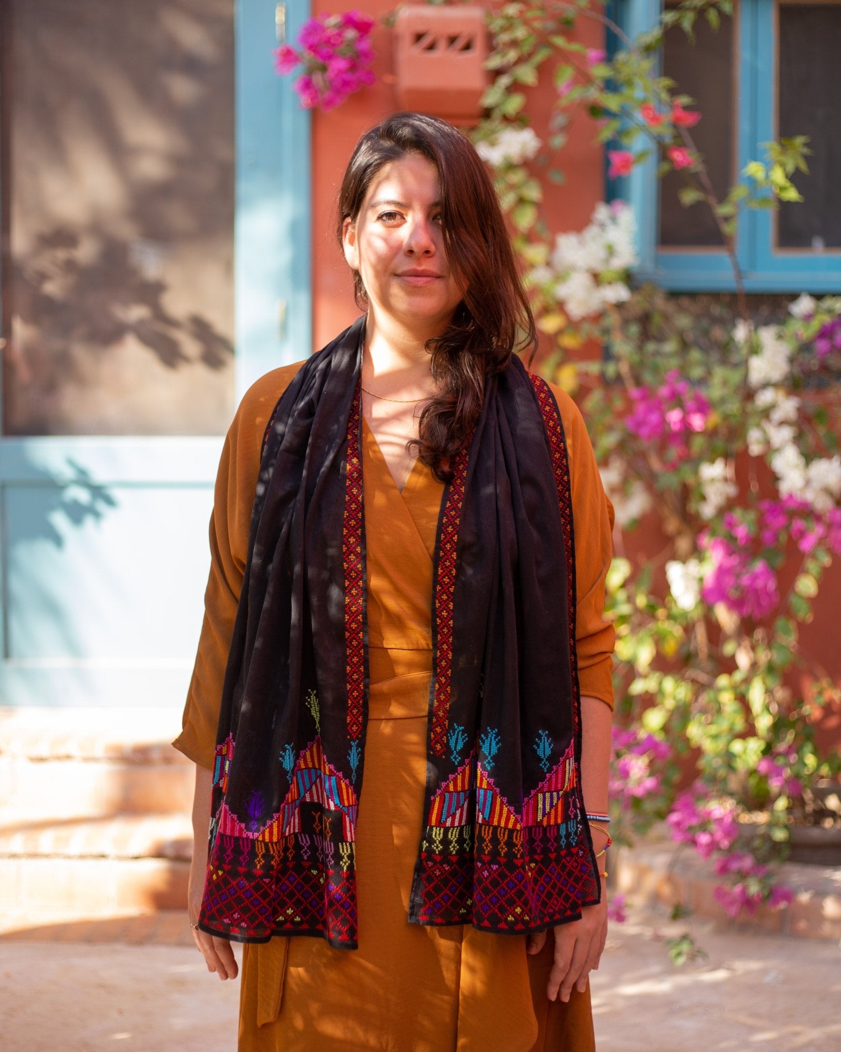 S12-B - NEVIN ALTMANN - MIRA Y MANO